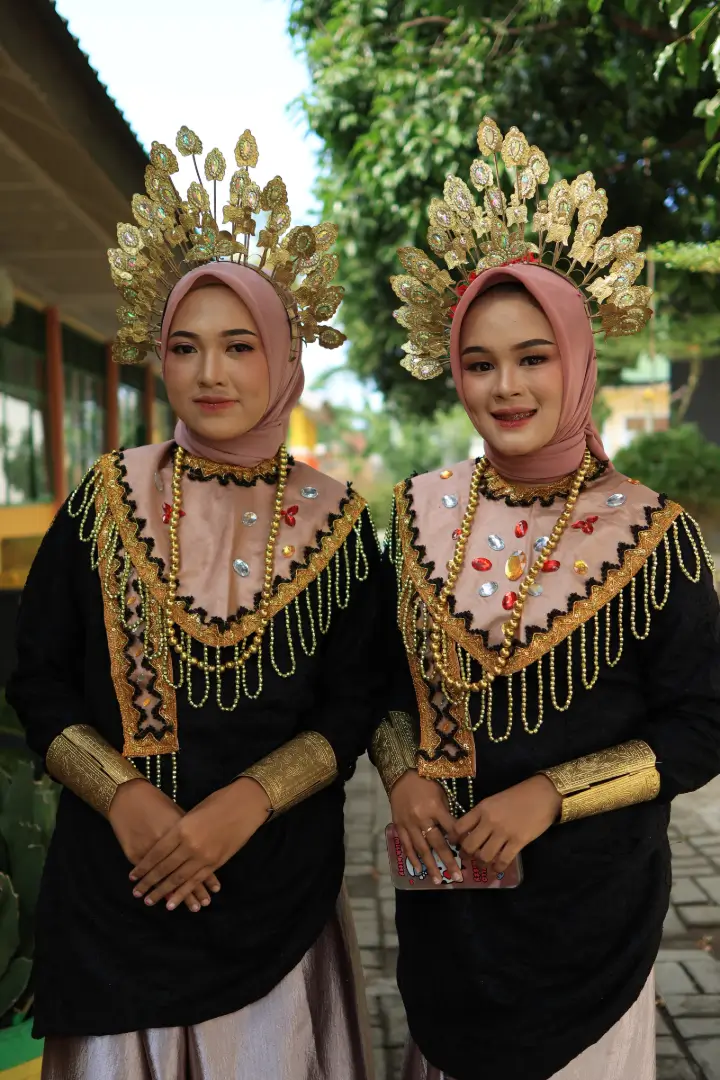 Siswa pakaian adat